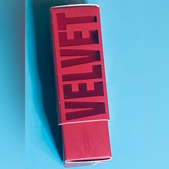 Jeffree Star Velvet Trap matte lipstick - Picture 3 of 8